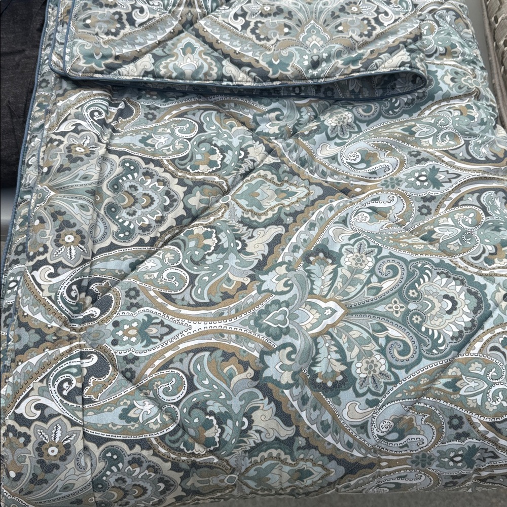 Pottery Barn Mackenna King comforter and shams